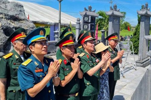 Núi sông Quảng Trị còn ghi tháng ngày...