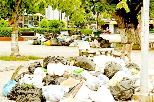 Bến Tre: Thiếu bãi tập kết, rác dồn ứ nhiều nơi