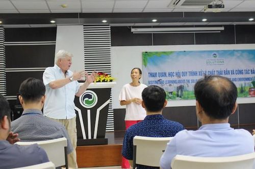 Đoàn bác sĩ chuyên khoa II ghi nhận thực tế quy trình xử lý chất thải rắn tại VWS
