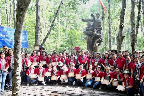 Cán bộ tuyên giáo phải hòa mình với đời sống của nhân dân