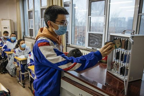 UNESCO đề xuất cấm điện thoại thông minh trong lớp học