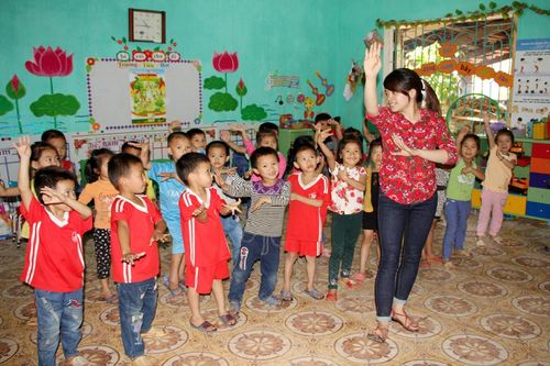 'Đêm dài ngóng trông' của giáo viên mầm non hợp đồng lâu năm