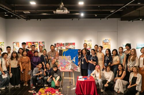 Gen Z sáng tạo nghệ thuật từ vải vụn