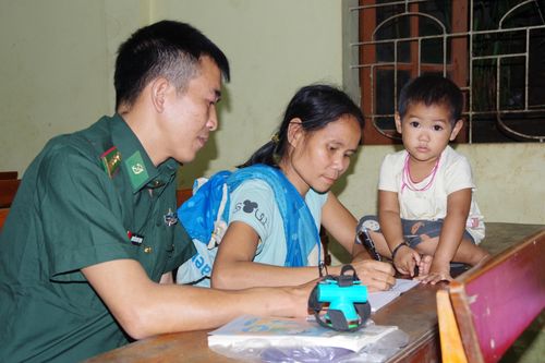 Lớp học xóa mù chữ ở miền biên viễn Nghệ An