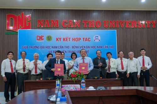 Đẩy mạnh hợp tác đào tạo và nâng cao chất lượng khám chữa bệnh