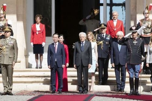 Tổng thống Italy và con gái chủ trì lễ tiễn chính thức Chủ tịch nước Võ Văn Thưởng và Phu nhân
