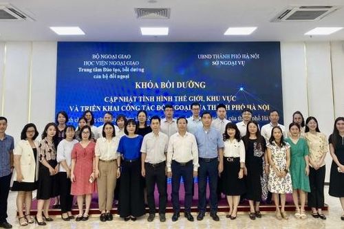 Bồi dưỡng cập nhật tình hình thế giới, khu vực và triển khai công tác đối ngoại của thành phố Hà Nội