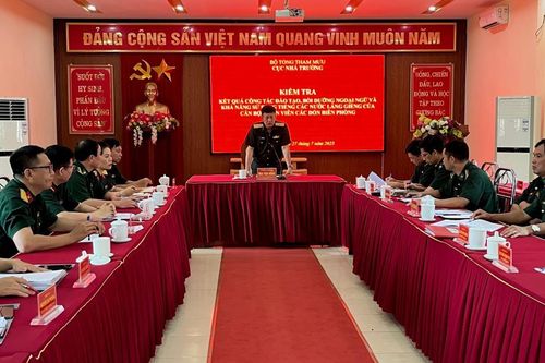 Kiểm tra công tác học ngoại ngữ, tiếng nước láng giềng tại BĐBP Lào Cai