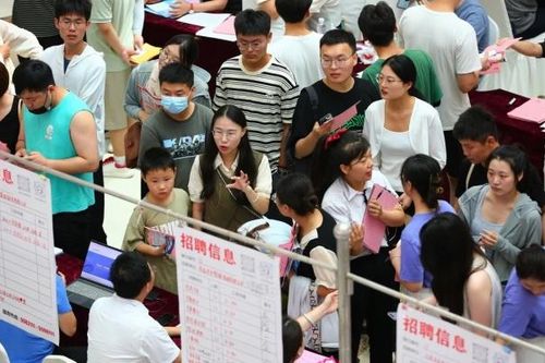 Nhiều thanh niên Trung Quốc được bố mẹ trả lương chỉ để quanh quẩn ở nhà