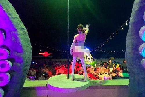 Lập biên bản đơn vị để vũ công mặc thiếu vải 'múa cột' trên bãi biển Đà Nẵng
