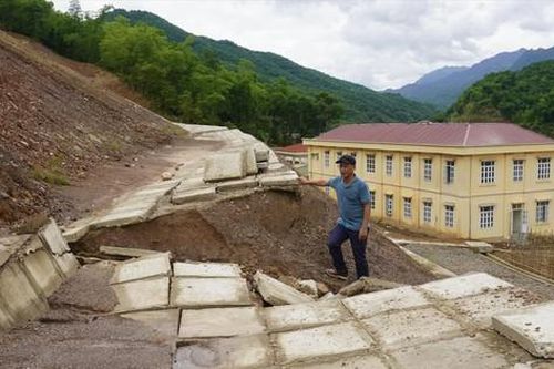 Dự án chống sạt lở: Càng xử lý càng trượt sạt