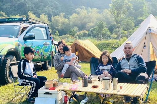 Bố mẹ chi 50 triệu cho con 'ăn bụi ngủ lều', xuyên Việt 30 ngày trên nhà di dộng