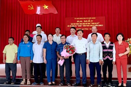 Văn Chấn ra mắt mô hình 'Dòng họ số'