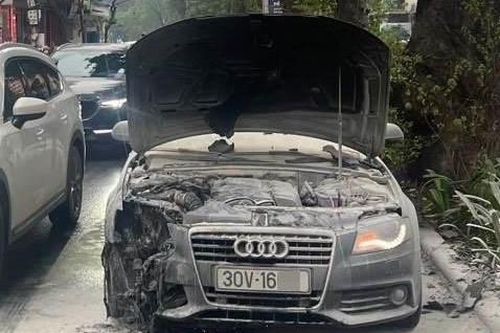 Nhiều vụ xe sang đột nhiên bốc cháy khi đi trên phố