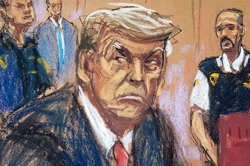 Ông Trump bị tố xúi giục nhân viên xóa video ở dinh thự riêng, cản trở điều tra