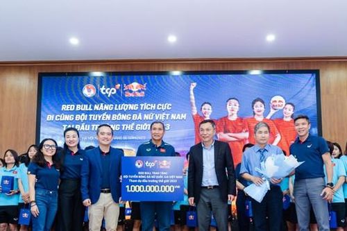 TCP Việt Nam nỗ lực tiếp thêm năng lượng tích cực cho đội tuyển nữ Việt Nam