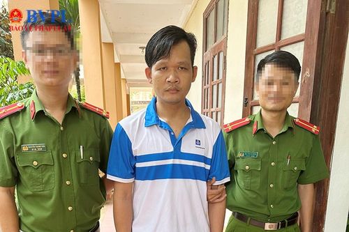 Người chồng bạc ác hắt axit vào mặt vợ