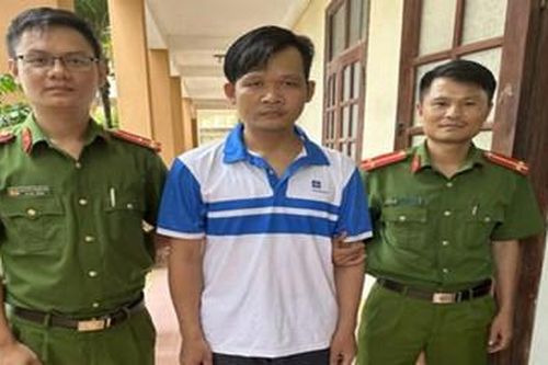Phê chuẩn Quyết định gia hạn tạm giữ đối tượng tạt axít vào mặt vợ