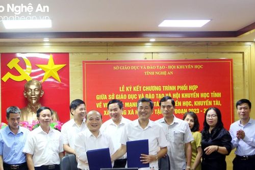 Sở Giáo dục và Đào tạo ký kết chương trình phối hợp với Hội Khuyến học tỉnh