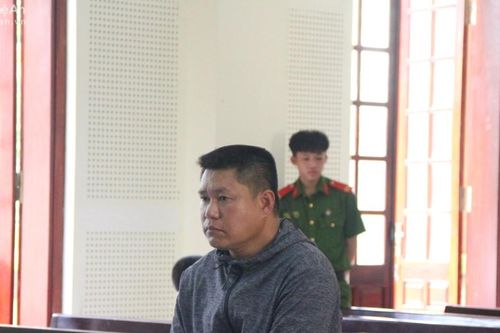 Chủ quán ép bé gái 15 tuổi bán dâm
