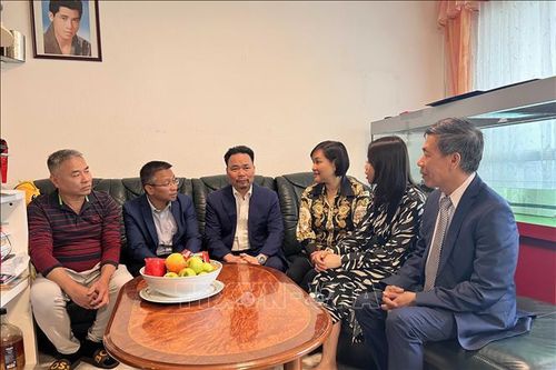 Thăm hỏi, tri ân các gia đình thân nhân liệt sĩ tại Đức