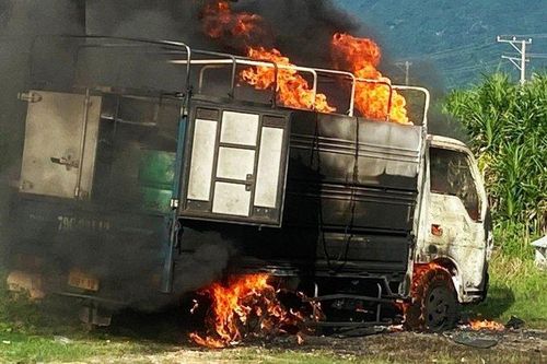 Khánh Hòa: Xe tải bốc cháy làm đứt dây điện trung thế, một người thiệt mạng