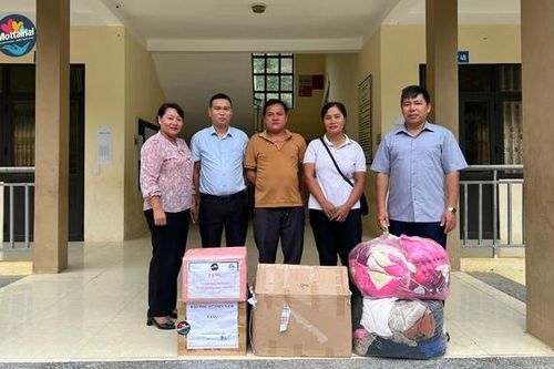 Trao quà tặng Mottainai cho trẻ em trường PTDTBT Tiểu học Pa Vệ Sủ