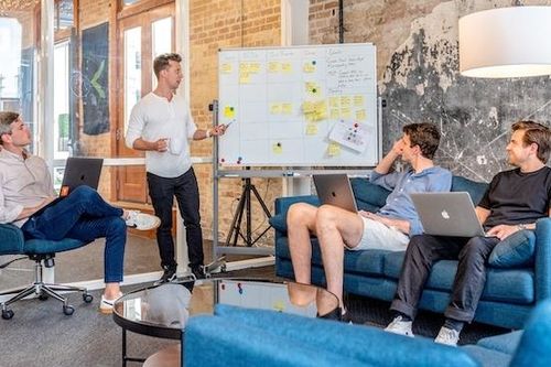 Hội chứng đáng báo động sau 'cơn bão' sa thải