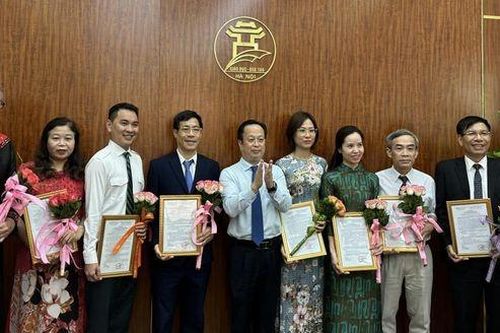 Hà Nội: Công bố bổ nhiệm, điều động nhiều vị trí lãnh đạo cấp trường