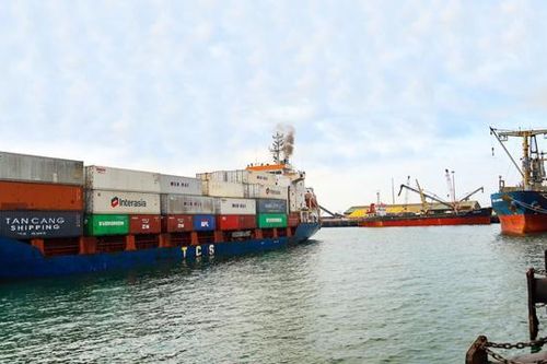 Hà Tĩnh hỗ trợ hơn 10 tỷ đồng cho các tàu hàng container qua cảng Vũng Áng
