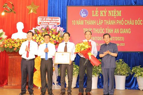 Kỷ niệm 10 năm thành lập TP. Châu Đốc