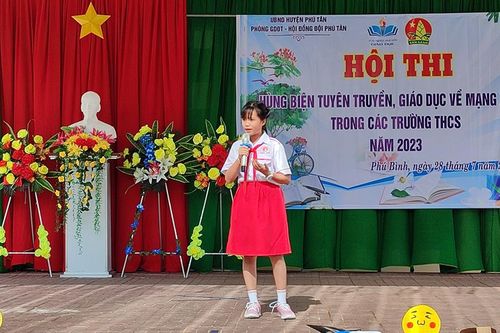 Hội thi hùng biện tuyên truyền, giáo dục mạng xã hội trong các trường THCS huyện Phú Tân