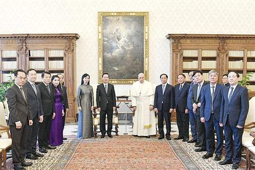 Chủ tịch nước Võ Văn Thưởng thăm Tòa thánh Vatican, hội kiến Giáo hoàng Francis, gặp Thủ tướng Tòa thánh Vatican, Hồng y Pietro Parolin
