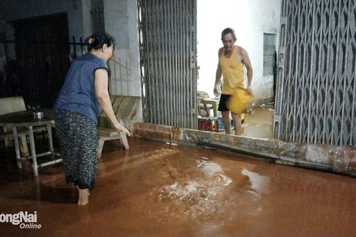 Mưa lớn, quốc lộ 1A đoạn qua địa bàn H.Thống Nhất ngập nặng