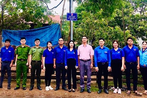 Thanh niên Chư Prông 'thắp sáng đường quê'