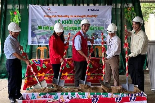 Tập đoàn Trường Hải hỗ trợ 200 triệu đồng sửa bếp ăn bán trú Trường Mẫu giáo Hoa Pơ Lang
