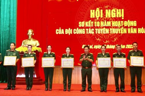 Khen thưởng 11 tập thể, cá nhân Đội tuyên truyền văn hóa cơ sở