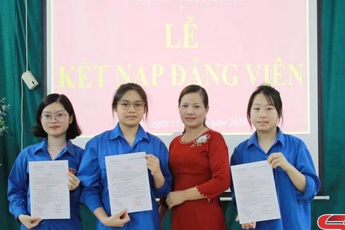 Tự hào những đảng viên tuổi 18