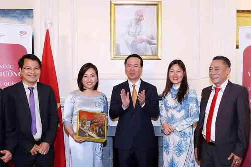 Xây dựng, củng cố tổ chức đảng và đội ngũ đảng viên ở nước ngoài trong điều kiện hiện nay