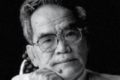 Có một Hoàng Phủ Ngọc Tường mãi làm cho Huế đẹp và thơ