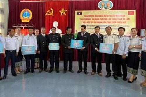 Tòa án Nhân dân 2 tỉnh của Lào thăm và trao đổi kinh nghiệm tại Thừa Thiên Huế