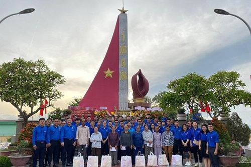 Thắp nến tri ân nhân kỷ niệm 76 năm Ngày thương binh - liệt sĩ