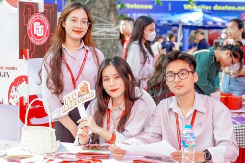 Tuyển sinh Đại học: Chương trình chuẩn có 'thua kém' chương trình chất lượng cao?