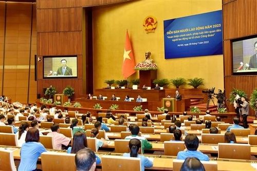 Chủ tịch Quốc hội Vương Đình Huệ: Bảo đảm các kiến nghị về quyền, lợi ích hợp pháp, chính đáng của người lao động phải được giải quyết triệt để