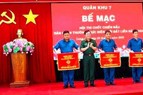 Bế mạc Hội thi 'Chốt chiến đấu dân quân thường trực biên giới đất liền' năm 2023