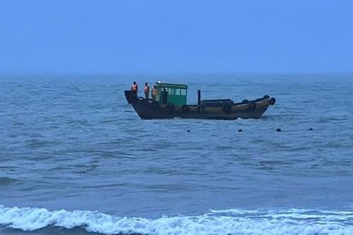 Tìm thấy thi thể du khách 17 tuổi bị sóng biển cuốn trôi