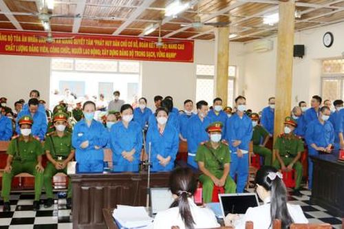 Hoãn phiên xử bà trùm Mười Tường và đồng phạm buôn lậu 51kg vàng