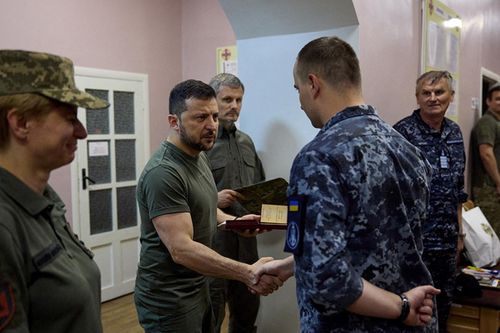 Tổng thống Ukraine thăm nhà thờ, trung tâm y tế Odessa
