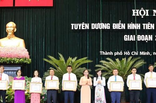 Thành phố Hồ Chí Minh tuyên dương 142 gương điển hình tiên tiến