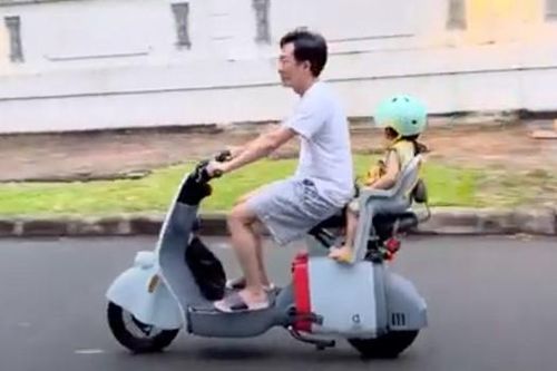 Xe máy điện giá rẻ ngay đến Cường đô la cũng 'tậu' để đi có gì đặc biệt gây sốt thị trường